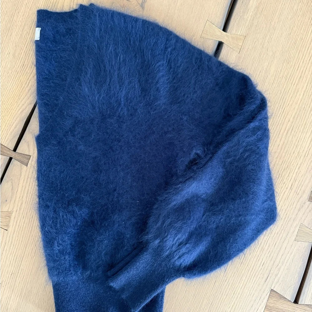 J.Crew women’s blue cashmere v-neck 💙 size Small - Picture 3 of 4